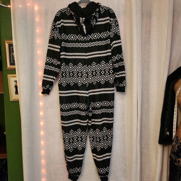 EUC Black and White Patterned Jumpsuit Size Medium - Picture 9 of 11